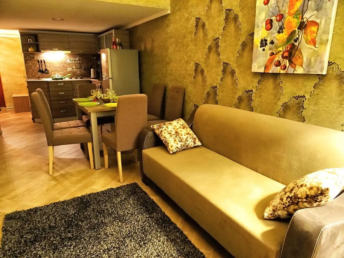Cozy 2 Levels Apartment On The First Line To The Sea Batumi