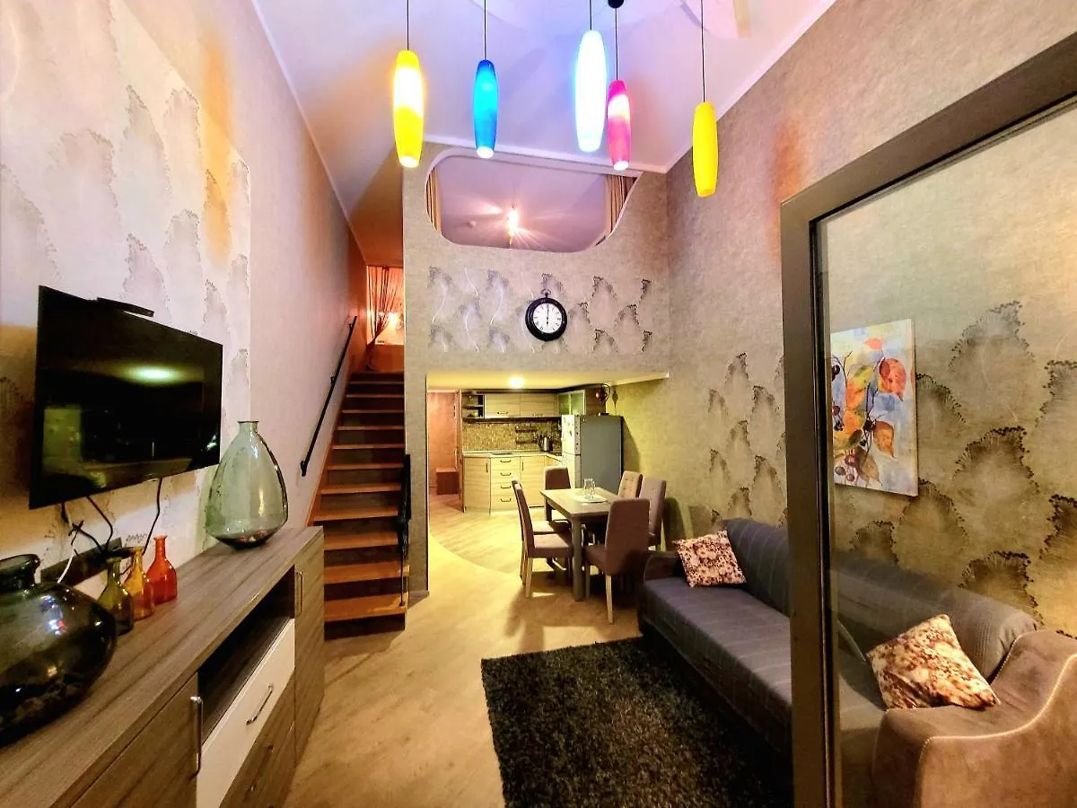 Cozy 2 Levels Apartment On The First Line To The Sea باتومي