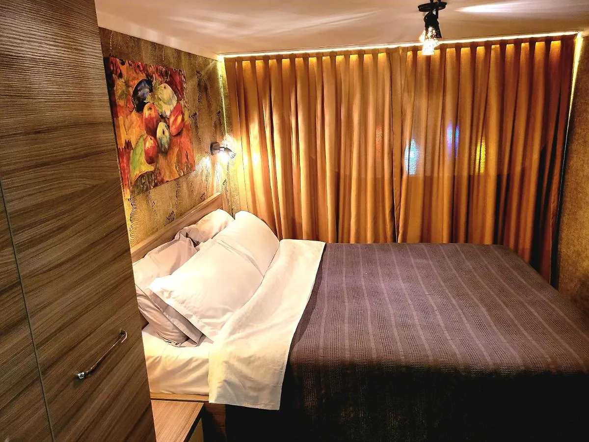 Cozy 2 Levels Apartment On The First Line To The Sea باتومي جورجيا