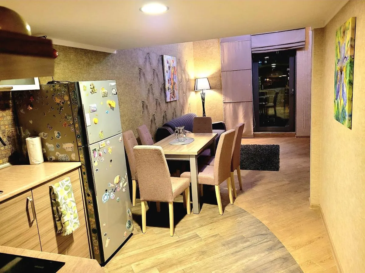 Cozy 2 Levels Apartment On The First Line To The Sea باتومي