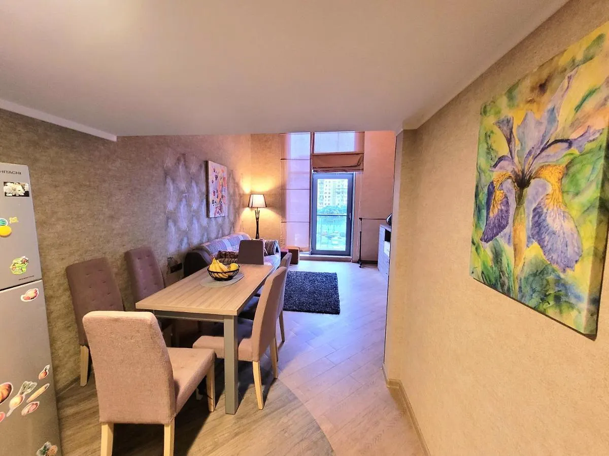 Cozy 2 Levels Apartment On The First Line To The Sea باتومي