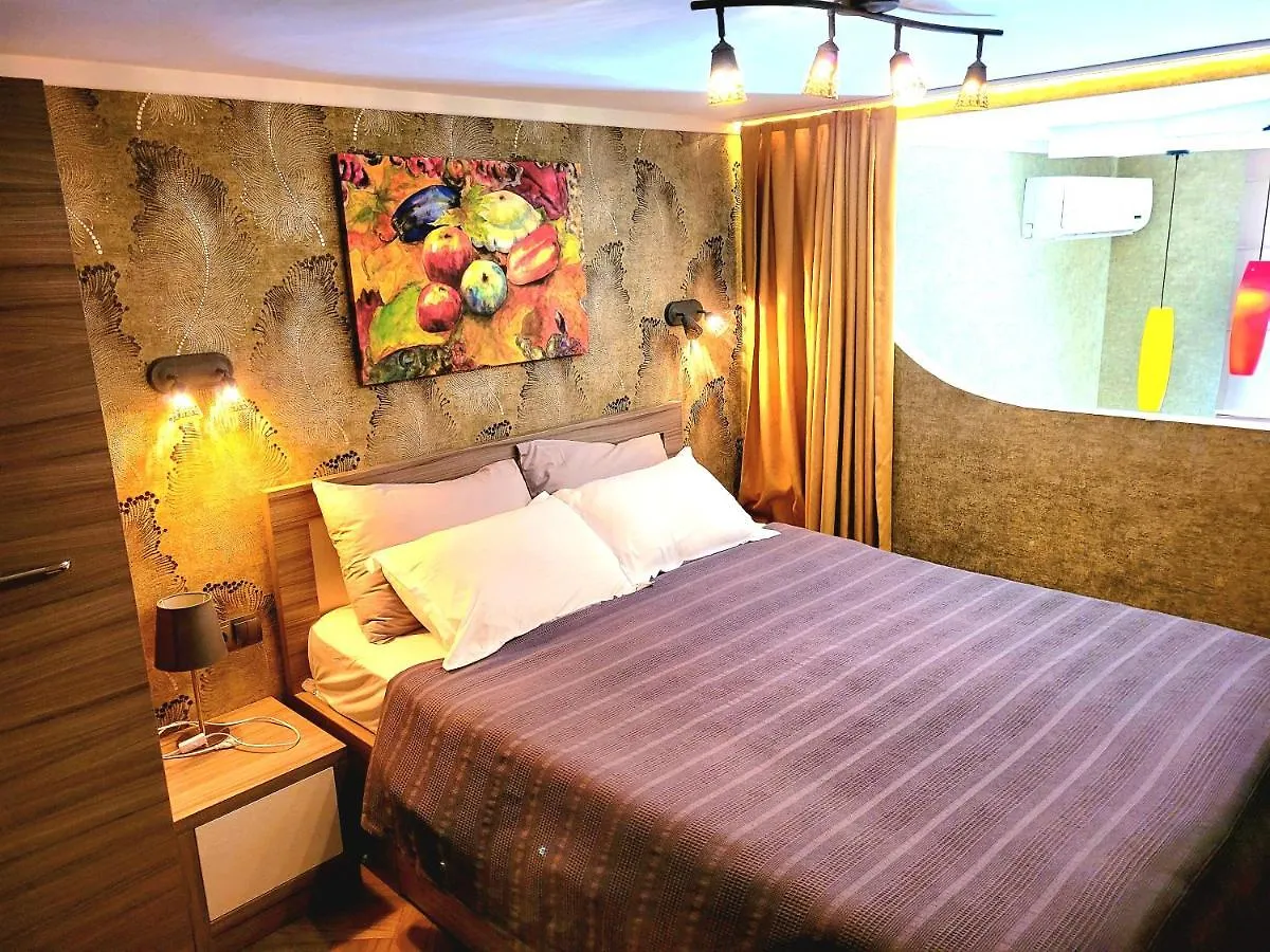 Cozy 2 Levels Apartment On The First Line To The Sea باتومي جورجيا