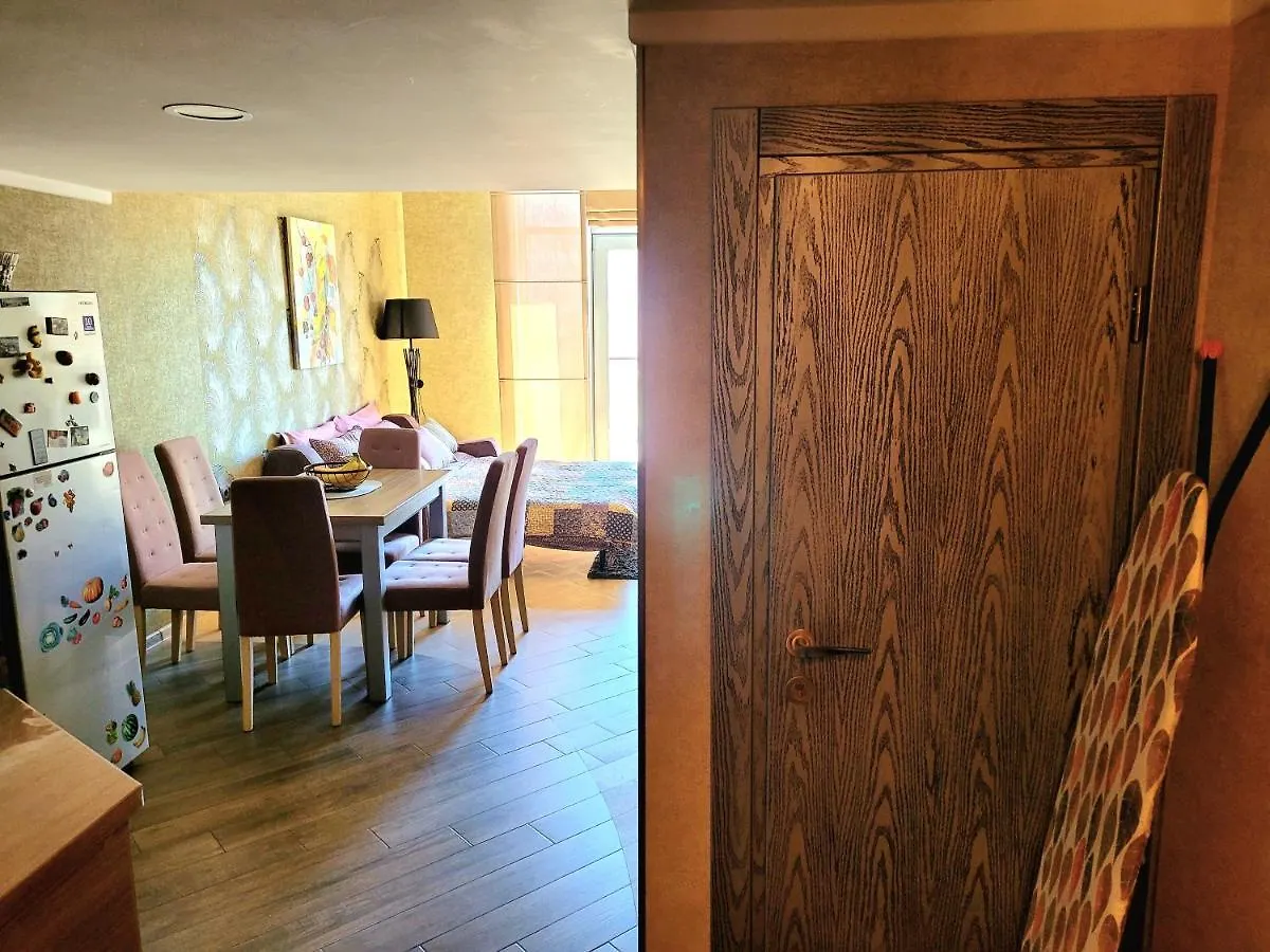 Cozy 2 Levels Apartment On The First Line To The Sea باتومي